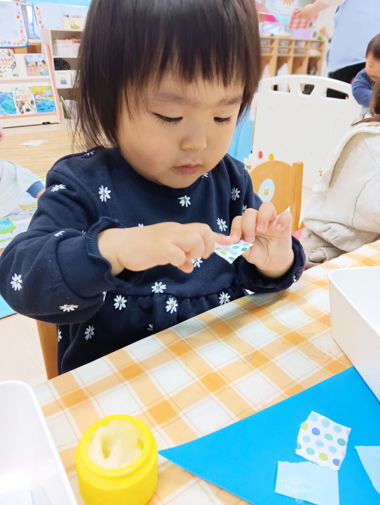 保育園こいのぼり製作でこどもの日準備　大阪　くじら保育園　202605-1
