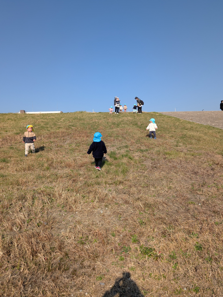 くじら保育園　淀川園　戸外遊び　202412-3