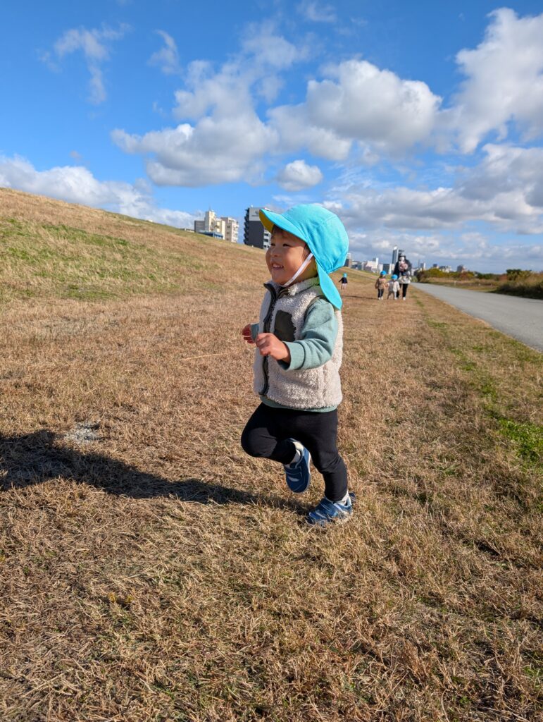 くじら保育園　淀川園　戸外遊び　202412-4