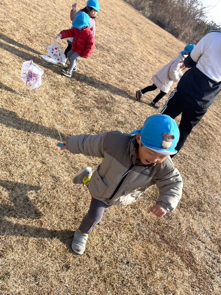 くじら保育園　淀川園　凧揚げ　福笑い　202501-1