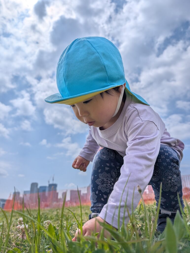 くじら保育園 淀川園 春 春探し チューリップ 五感 202504-5