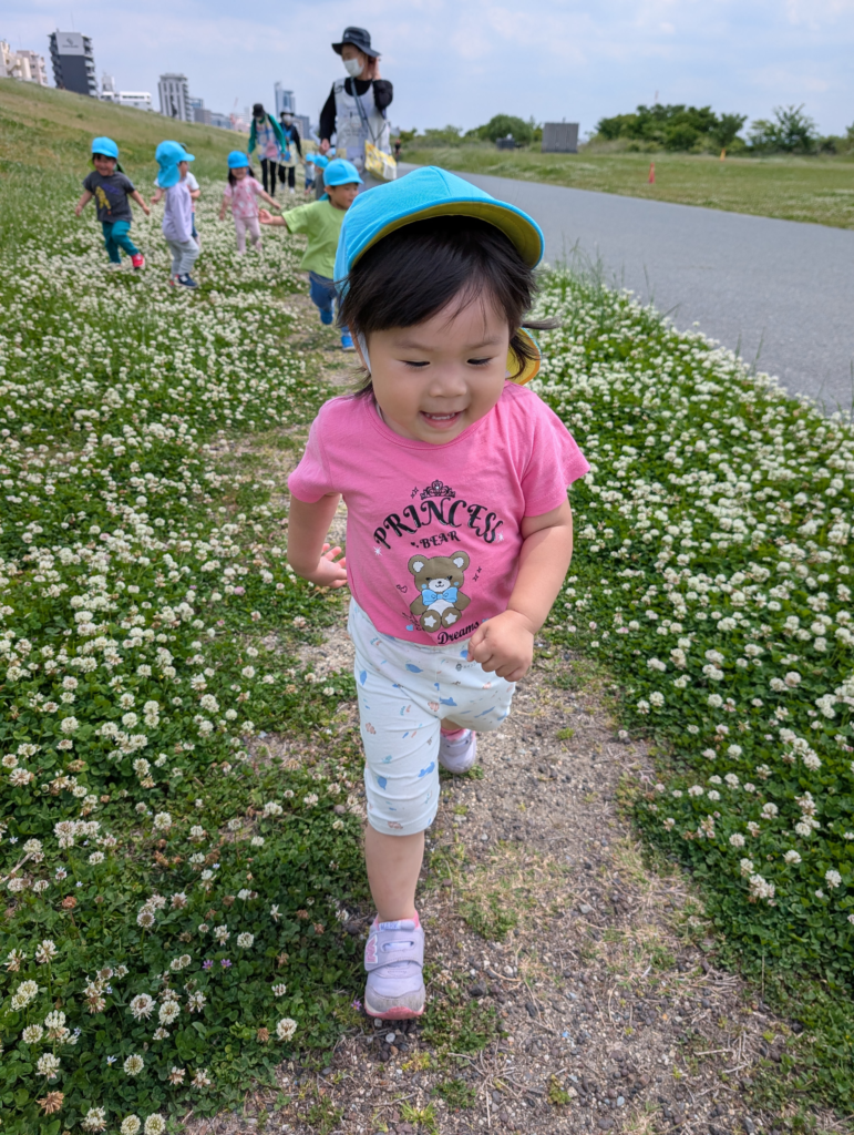 河川敷 淀川 淀川区 大阪 保育園 くじら保育園 小規模 お散歩 202506-2