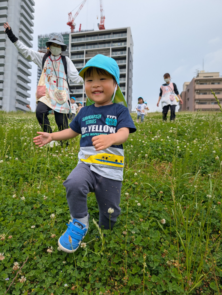 河川敷 淀川 淀川区 大阪 保育園 くじら保育園 小規模 お散歩 202506-3