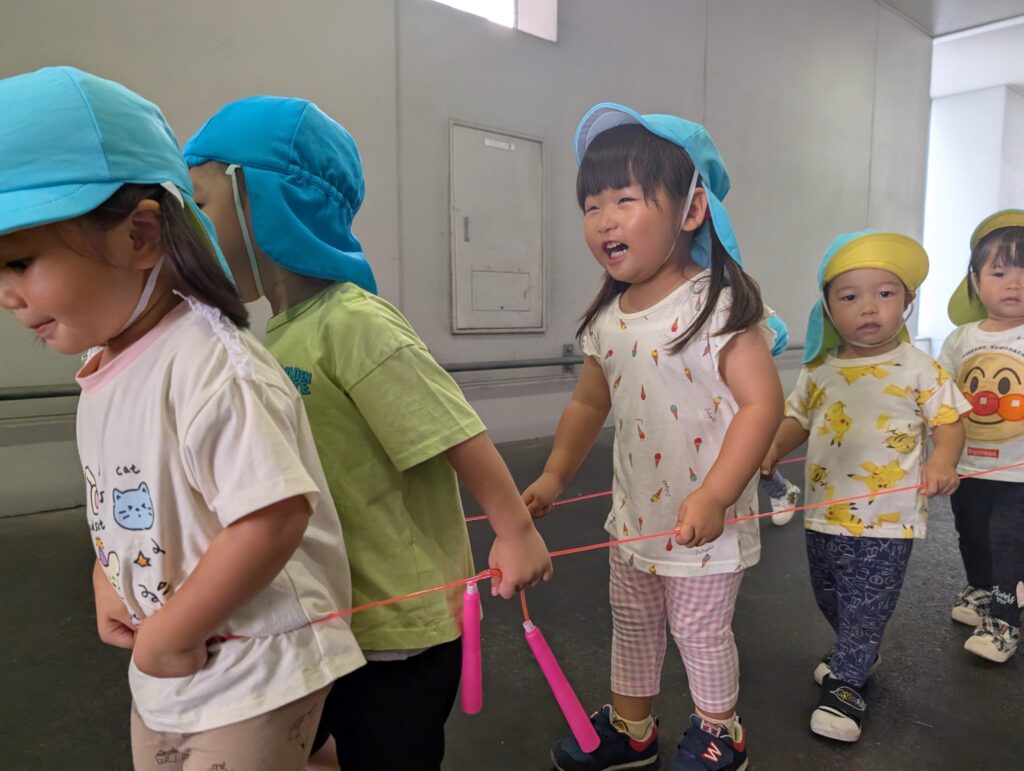 協調性 異年齢保育 異年齢交流 社会性 小規模保育園 大阪 保育園 くじら保育園 淀川 202509-2