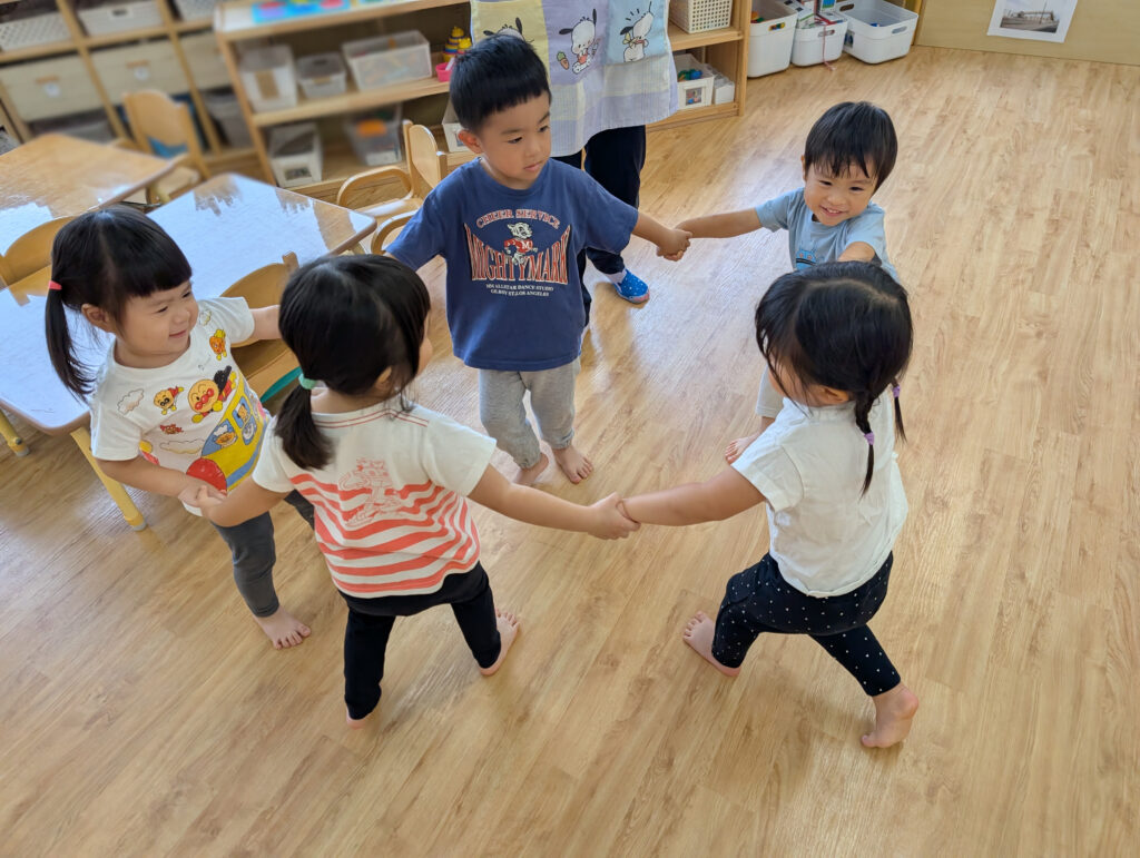 協調性 異年齢保育 異年齢交流 社会性 小規模保育園 大阪 保育園 くじら保育園 淀川 202509-1