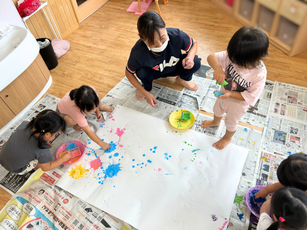 保育園 絵の具遊び 大阪 淀川 くじら保育園 202510-4