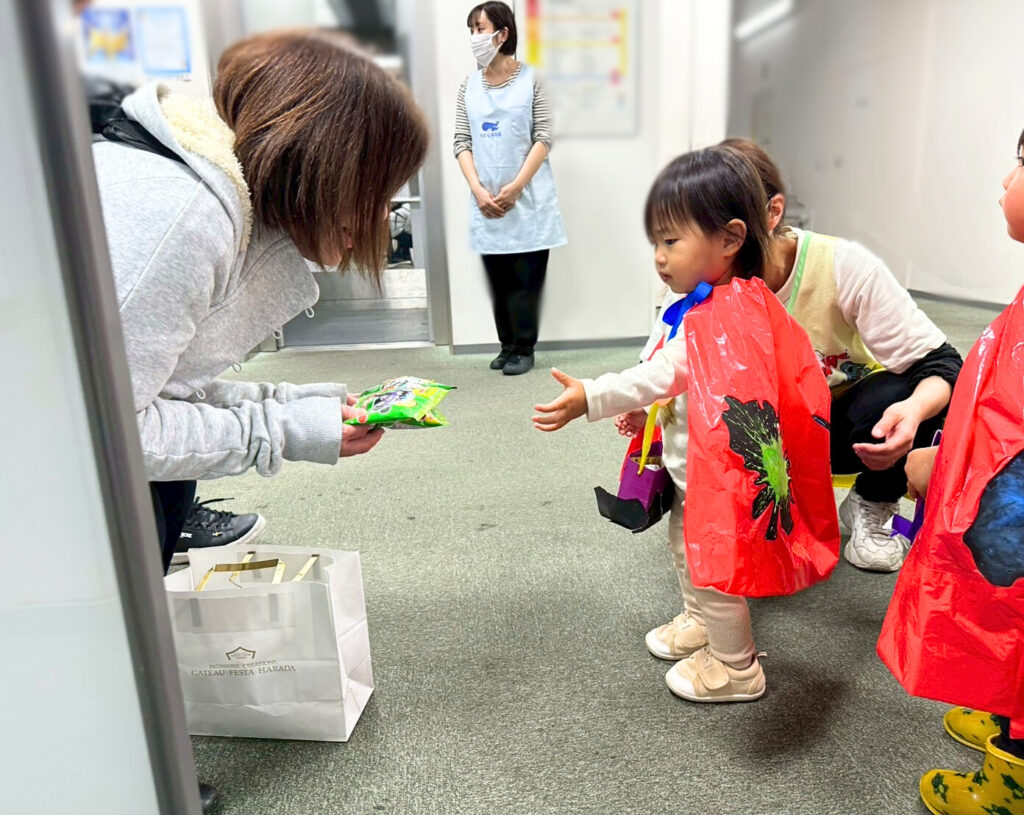 保育園 ハロウィン 大阪 くじら保育園 地域交流 202511-4
