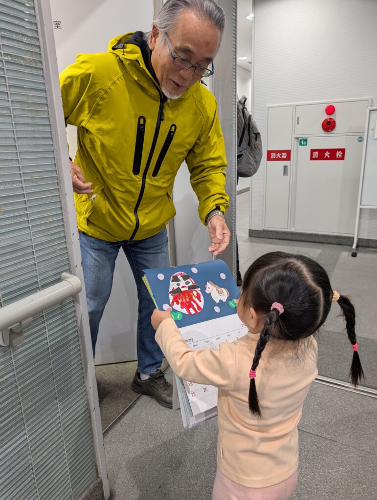 勤労感謝の日にプレゼント　大阪　保育園　くじら保育園　202512-1