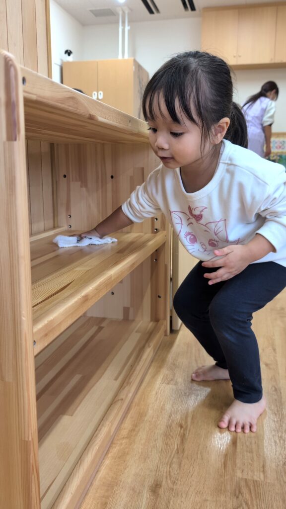 保育園で大掃除　大阪　保育園 　くじら保育園　202512-6