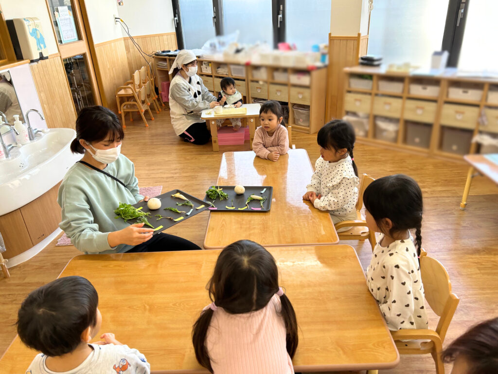 七草おにぎり　大阪　保育園　食育　くじら保育園　202601-2