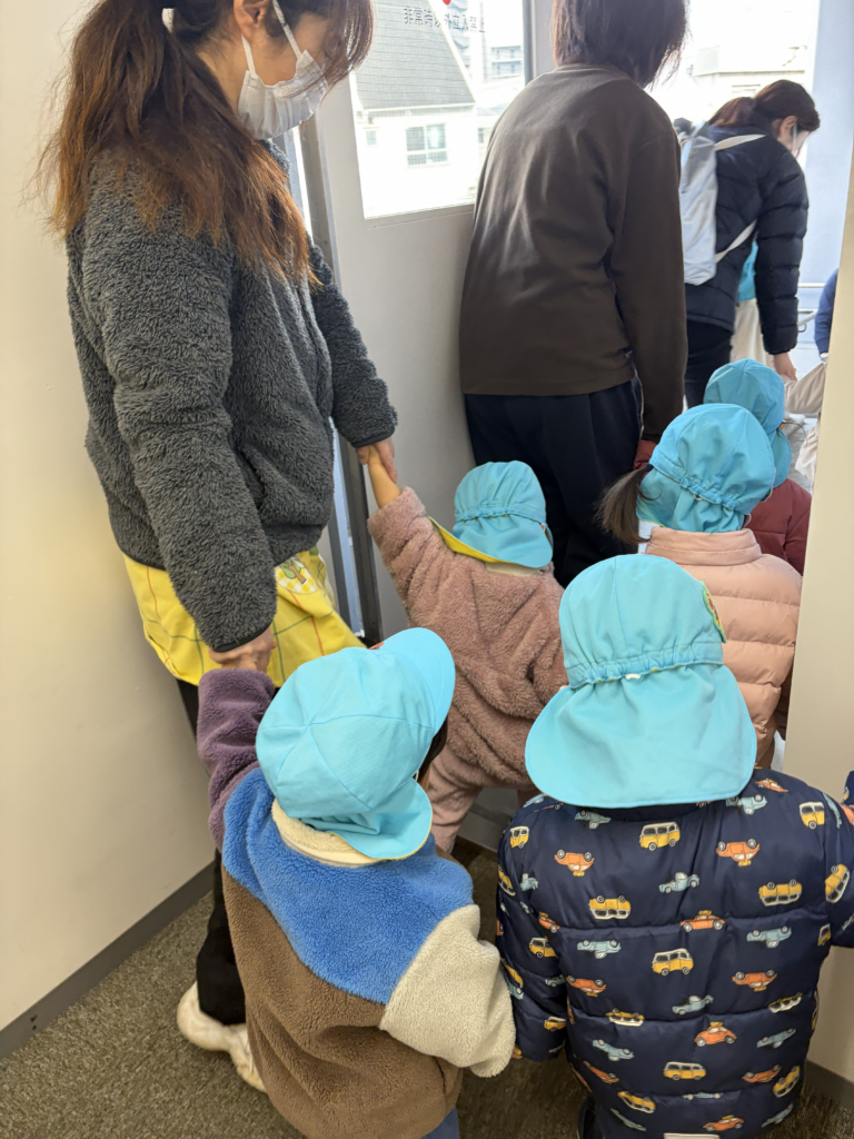 保育園で地震避難訓練 大阪 保育園 くじら保育園 202601-2