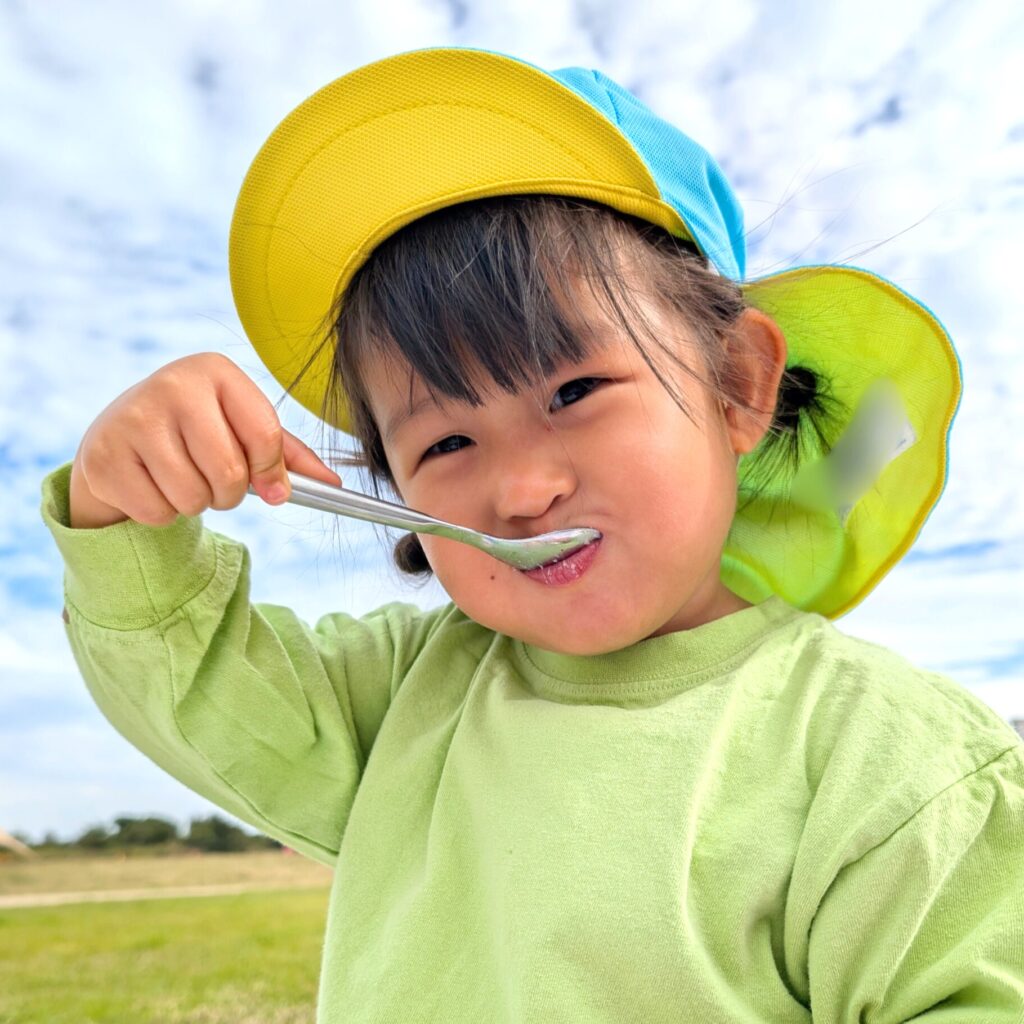 くじら保育園 淀川園の秋遠足でお弁当タイム