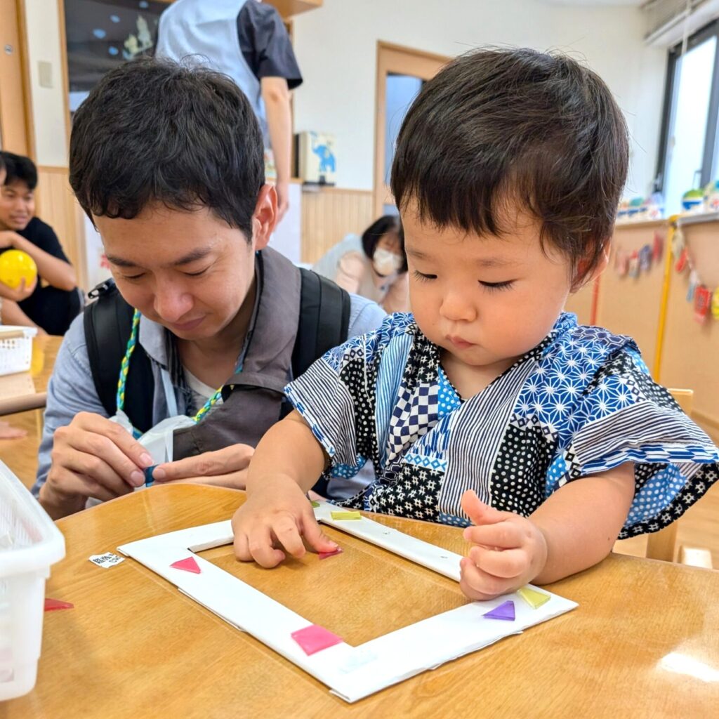 くじら保育園 淀川園の夏まつりで親子製作