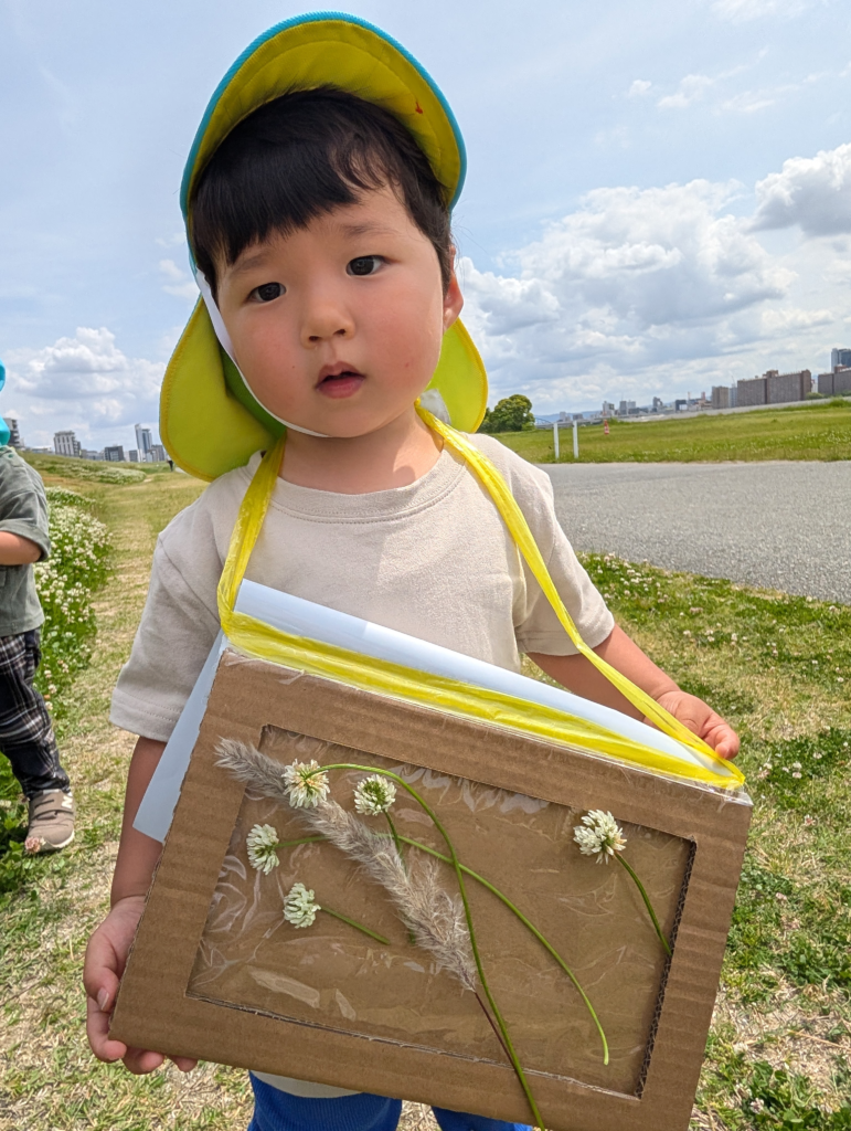 春の草花を使って五感を育む製作活動　大阪　保育園　くじら保育園　202605-5