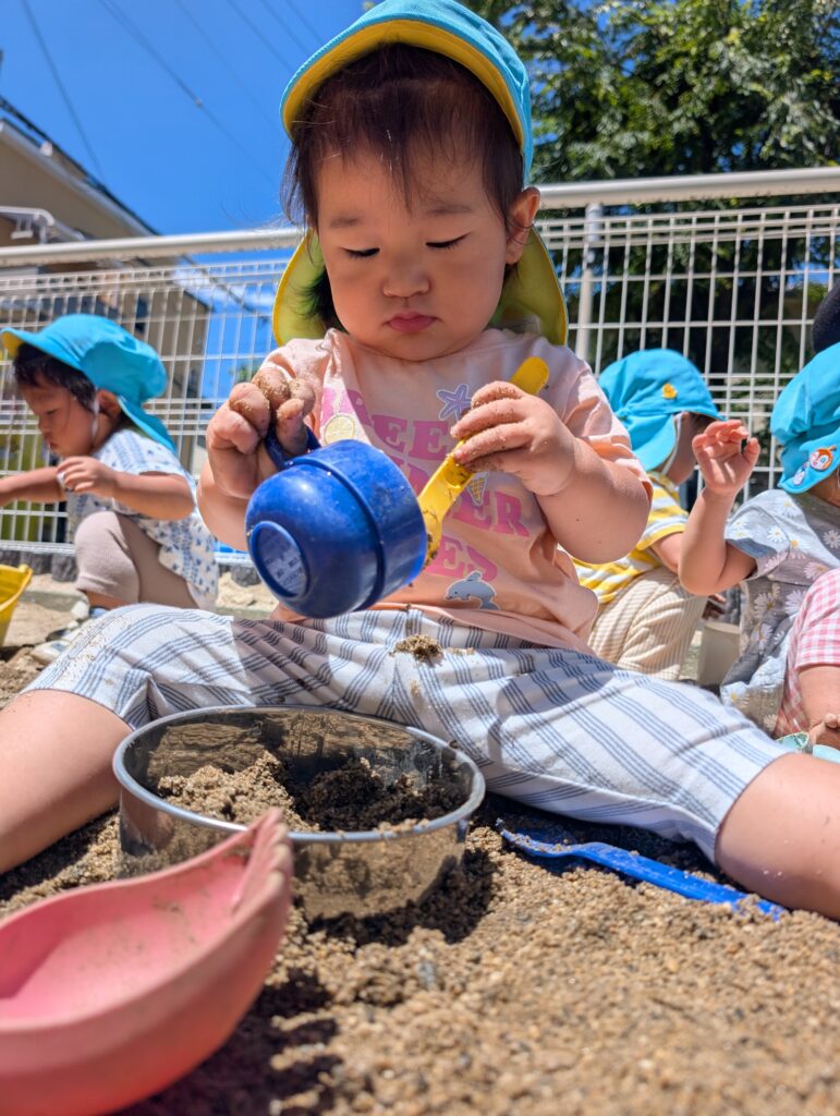 保育園で泥んこ遊び 大阪 くじら保育園 202606-2