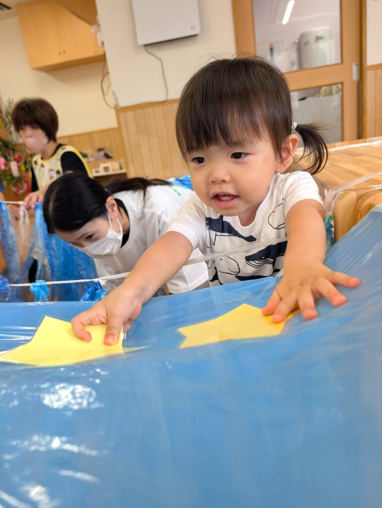 保育園の七夕　スズランテープ　大阪　くじら保育園　202607-4