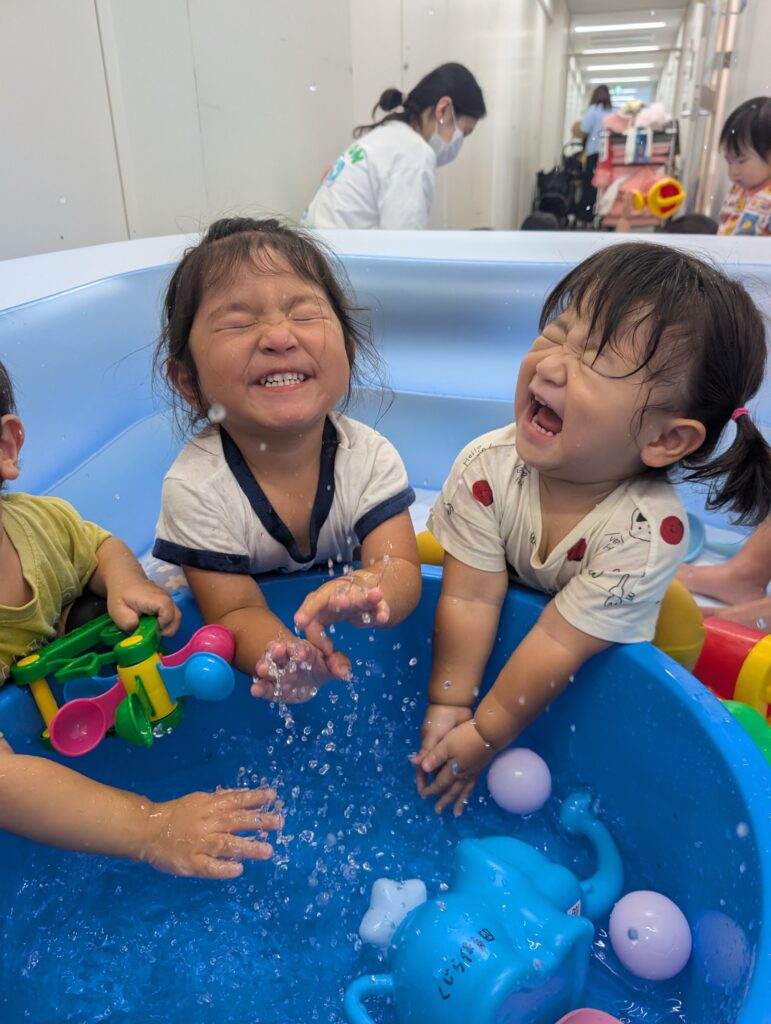 保育園　水遊び　五感　大阪　くじら保育園　202608-3