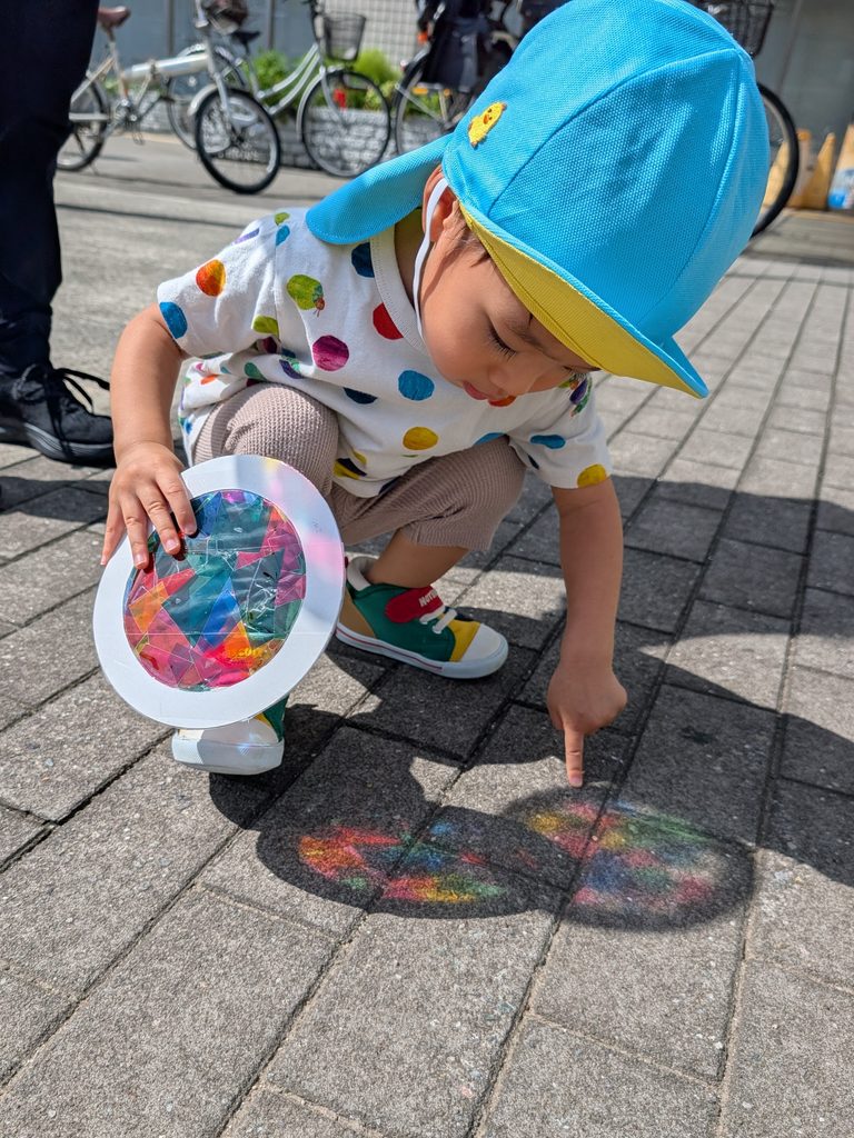 カラーセロファンでステンドグラス製作 大阪 保育園 くじら保育園 202610-4