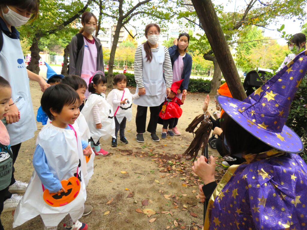 くじら保育園　淀屋橋園　ハロウィン　仮装　バイキング給食　202410-3