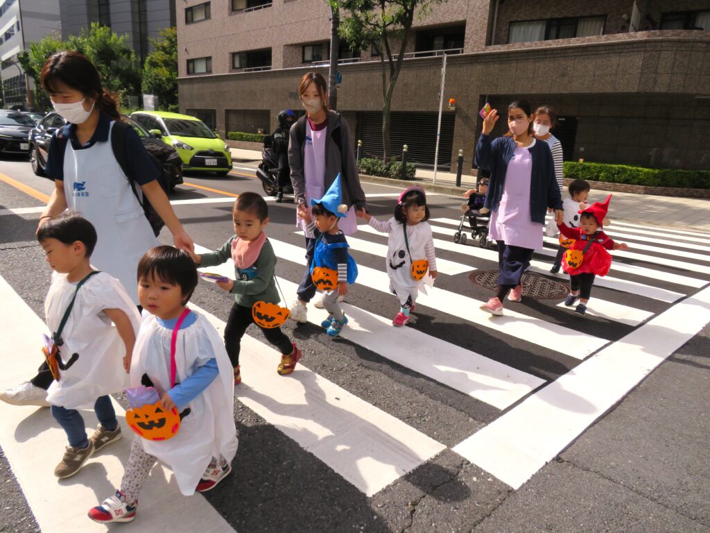 くじら保育園　淀屋橋園　ハロウィン　仮装　バイキング給食　202410-4