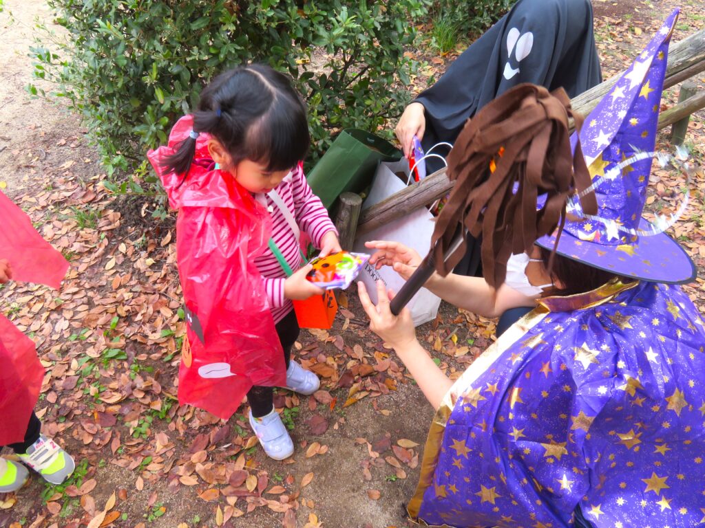 くじら保育園　淀屋橋園　ハロウィン　仮装　バイキング給食　202410-5