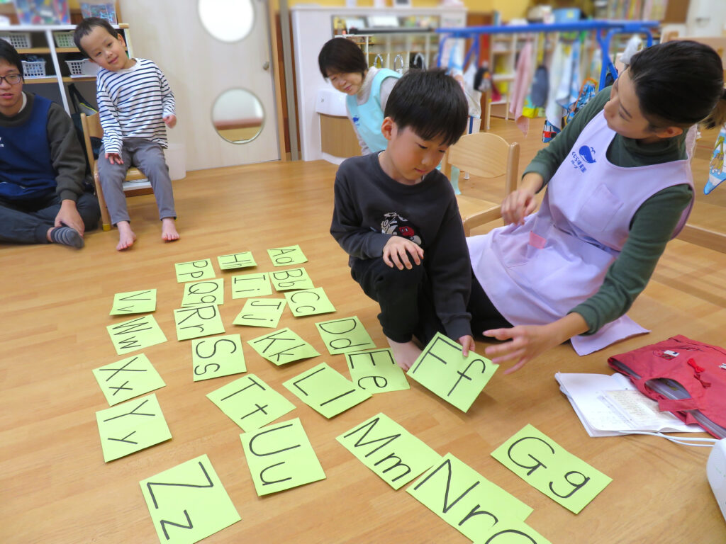 くじら保育園　淀屋橋園　えいごであそぼ　カプラ　202412-1