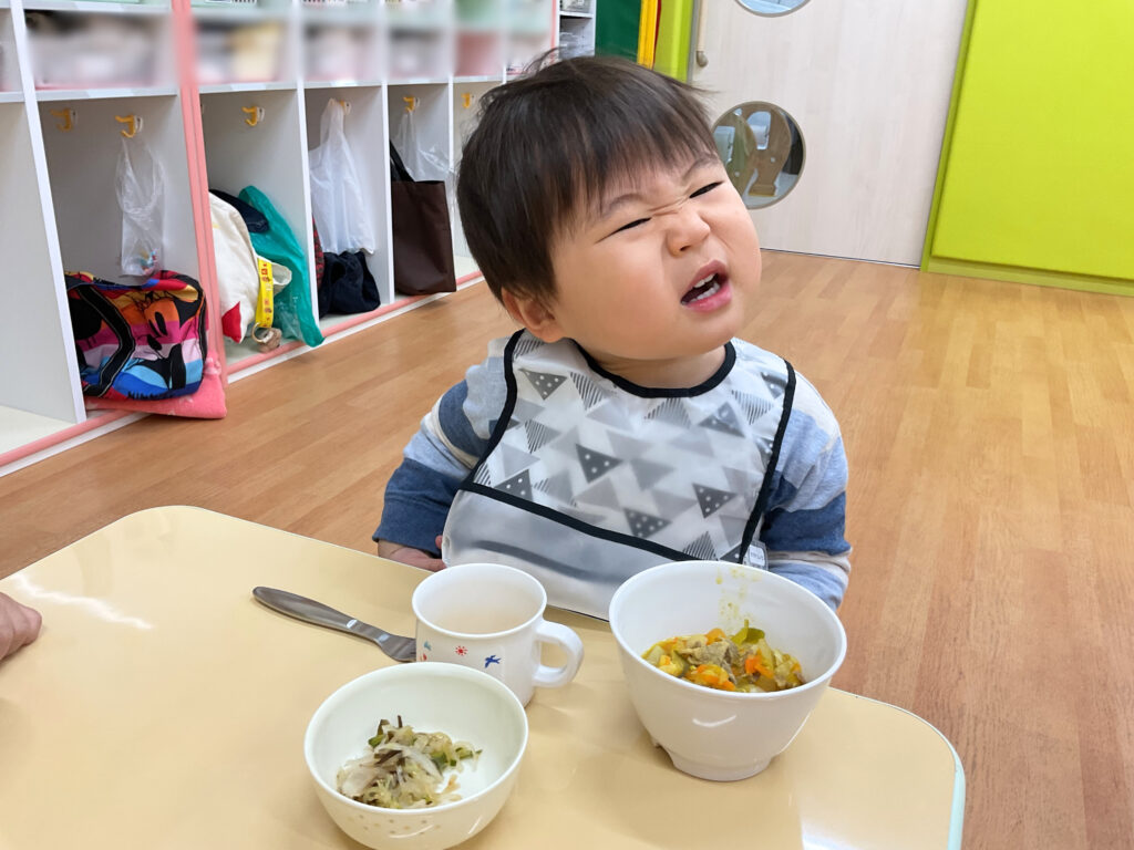 くじら保育園 淀屋橋園 春 入園 進級 新入園児 給食 お絵描き 202504-5