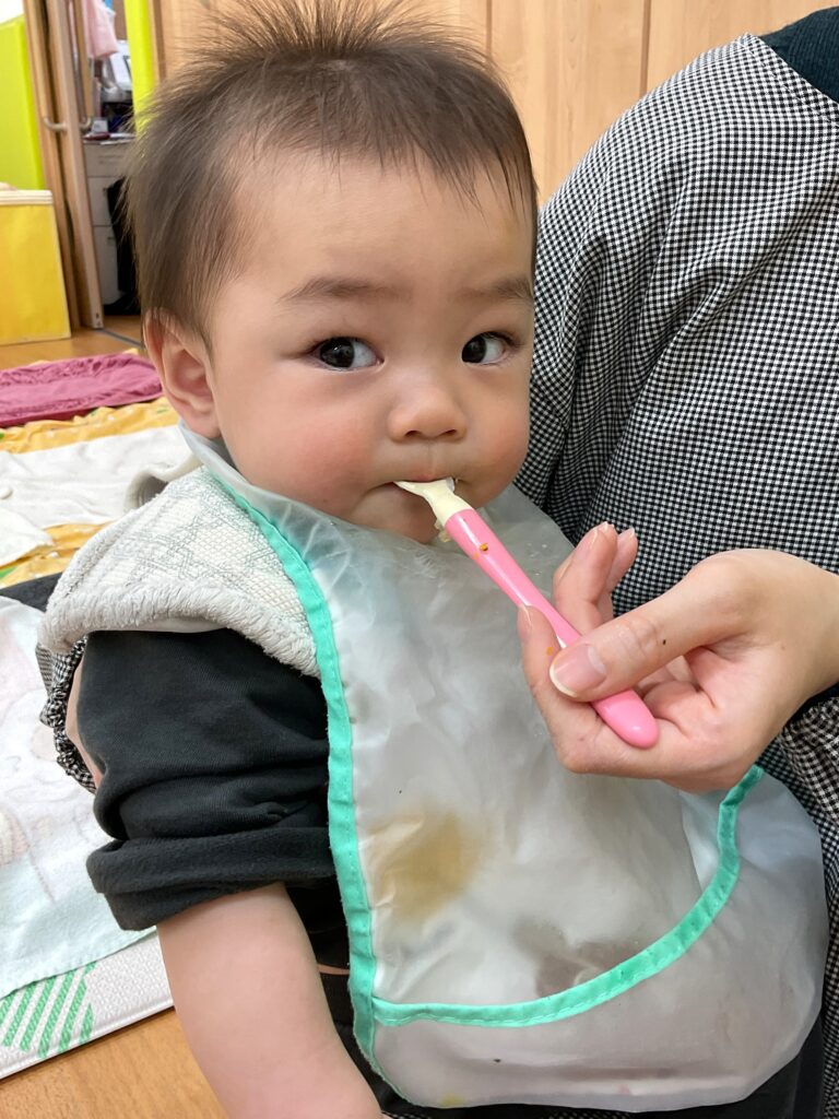 くじら保育園 淀屋橋園 春 入園 進級 新入園児 給食 お絵描き 202504-1