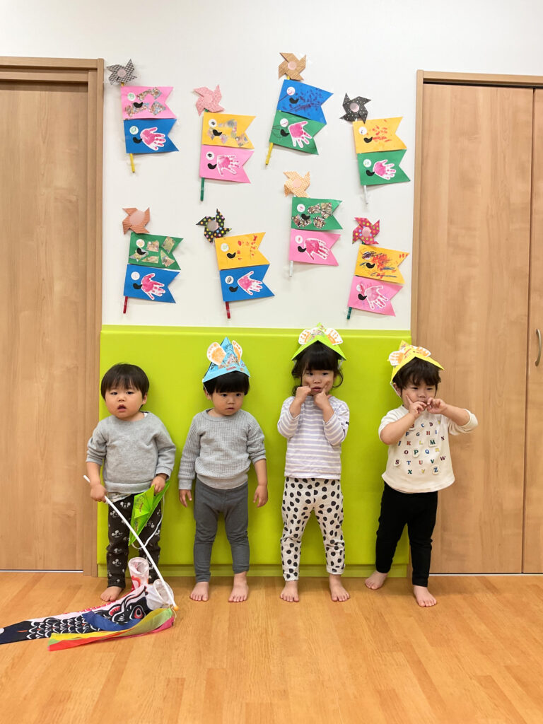 こいのぼり作り 製作 子供の日 兜 スタンプ 手形 足型 くじら 淀屋橋 大規模園 202505-4