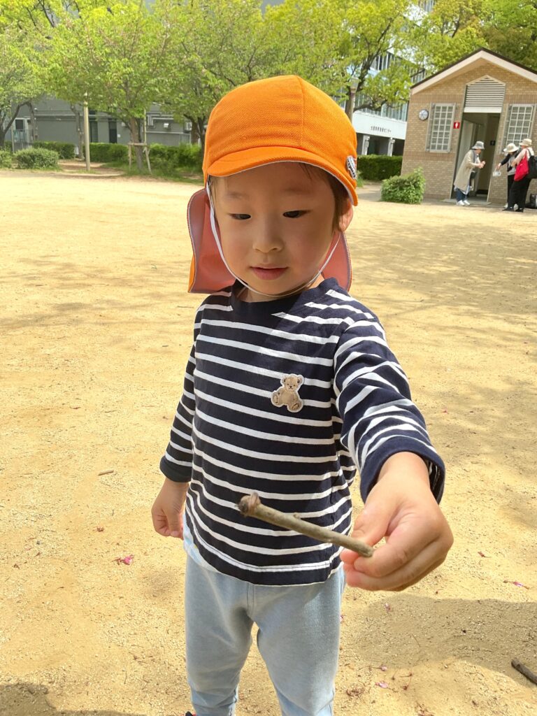靱公園 お散歩 だんごむし くじら保育園 淀屋橋園 202505-3