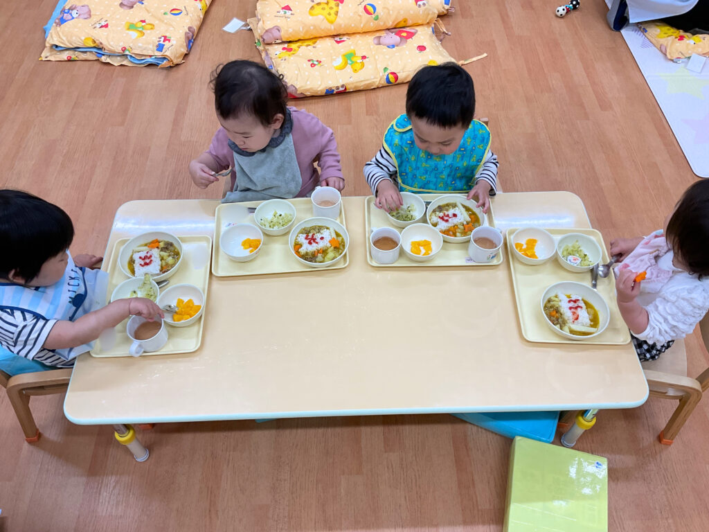 こいのぼり作り 製作 子供の日 兜 スタンプ 手形 足型 くじら 淀屋橋 大規模園 202505-5