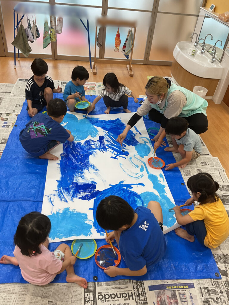 製作　海　幼児　夏　絵の具　くじら保育園　淀屋橋園　大阪　202508-1