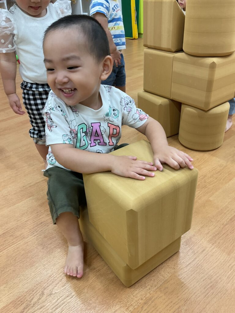 バランスストーン　リズム遊び　サーキット　室内遊び　雨の日　くじら保育園　淀屋橋園　202507-5