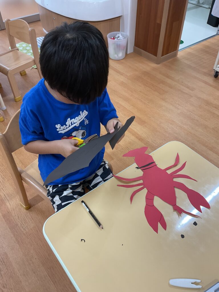 製作　海　幼児　夏　絵の具　くじら保育園　淀屋橋園　大阪　202508-4