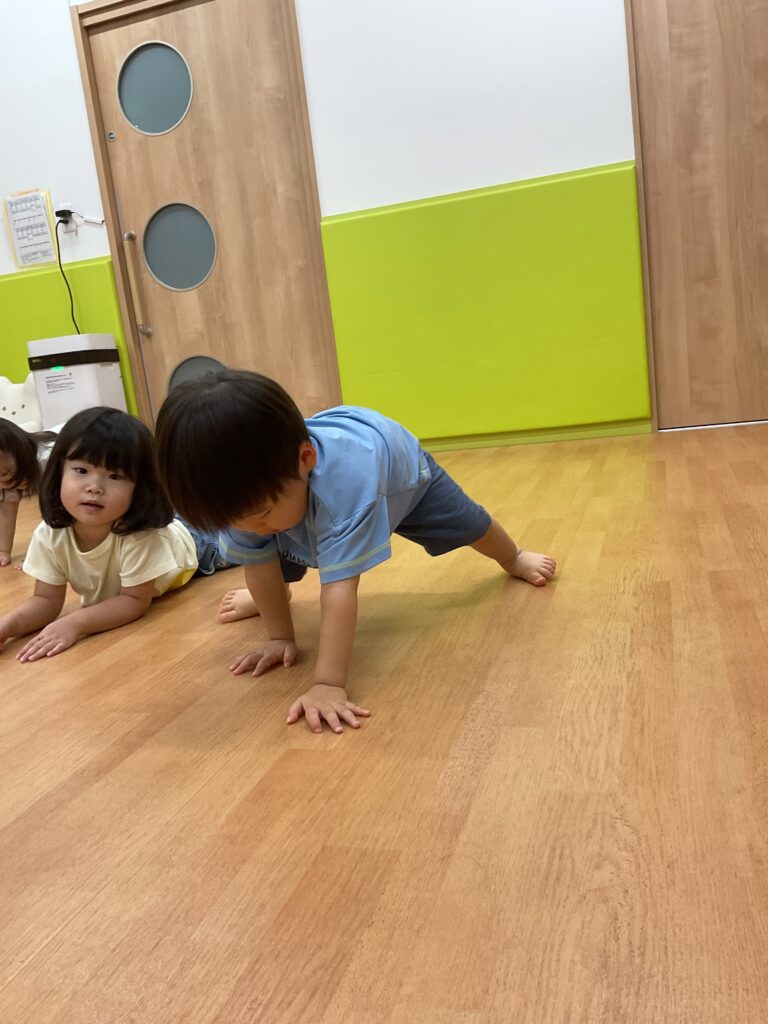 バランスストーン　リズム遊び　サーキット　室内遊び　雨の日　くじら保育園　淀屋橋園　202507-4