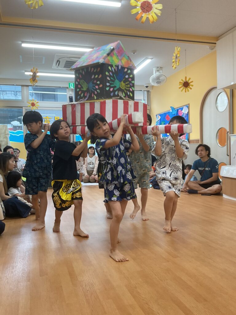 保育園 夏祭り 手作りお面 おみこし きんぎょすくい ボーリング たまいれ アンパンマン音頭 大阪 淀屋橋 くじら保育園 202508-3