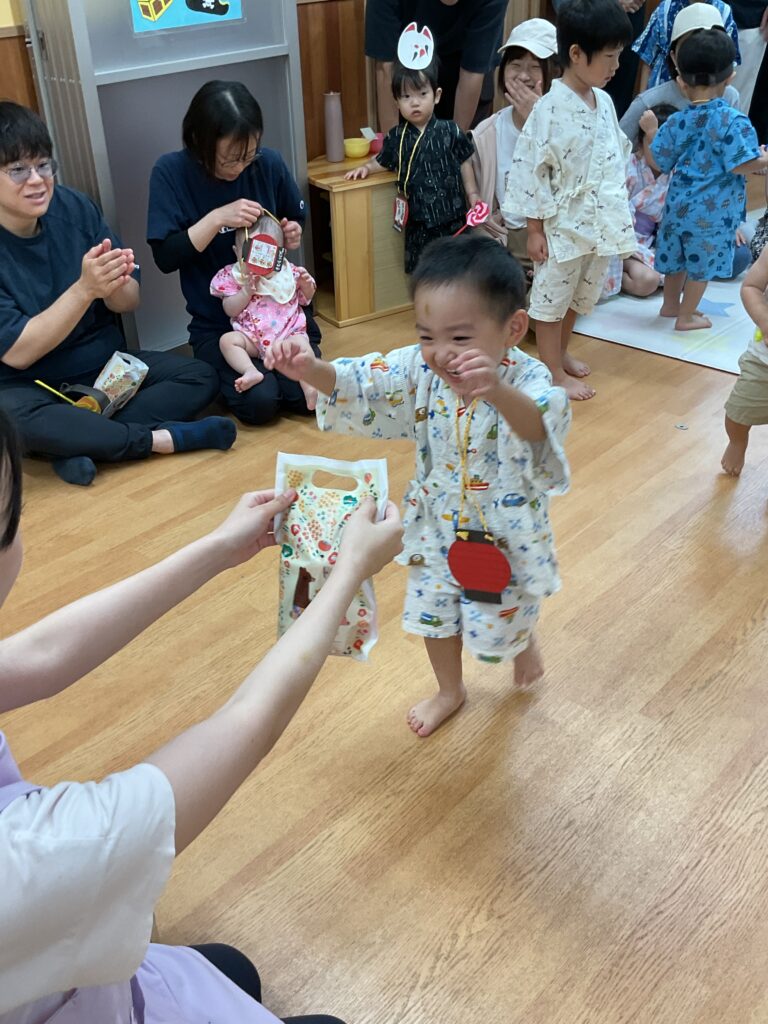 保育園 夏祭り 手作りお面 おみこし きんぎょすくい ボーリング たまいれ アンパンマン音頭 大阪 淀屋橋 くじら保育園 202508-5