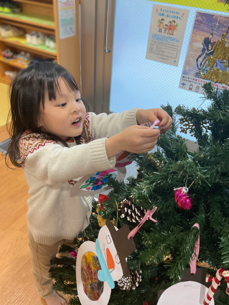 大阪 保育園 くじら保育園 落ち葉遊び 202512-5