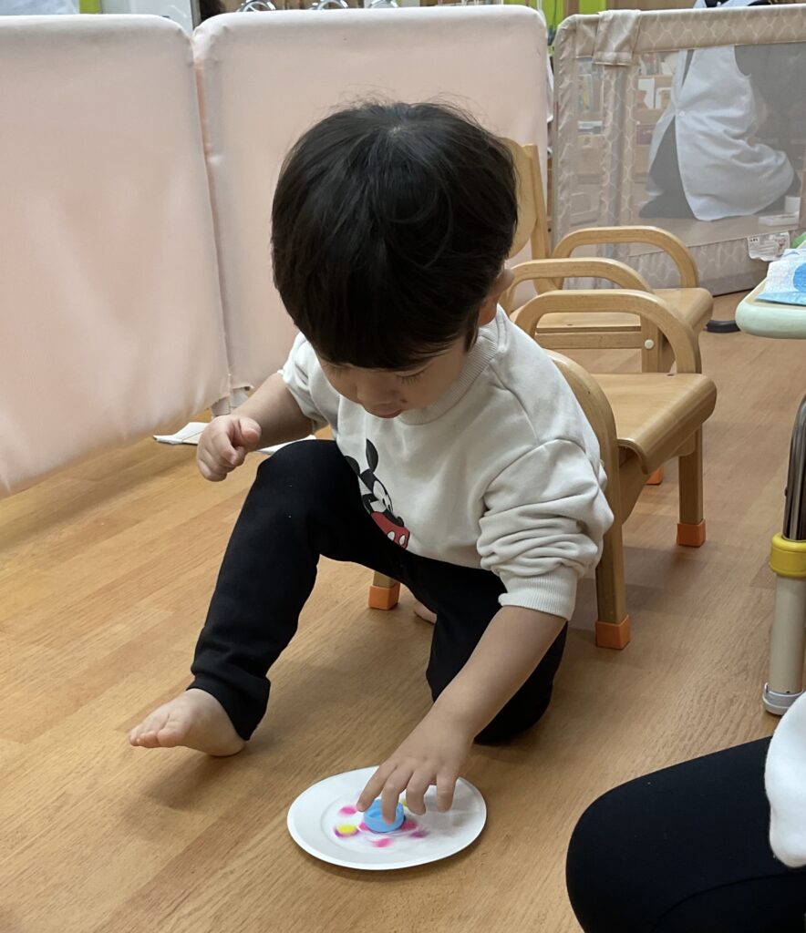 保育園でこま回し 大阪 保育園 くじら保育園 202601-3