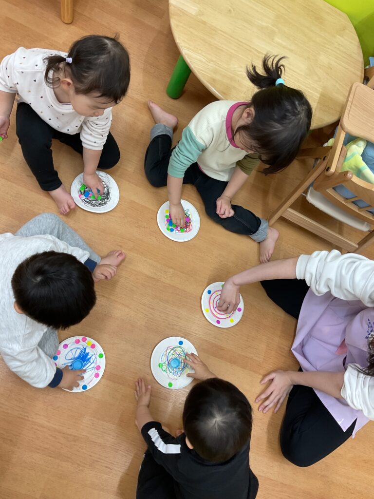 保育園でこま回し 大阪 保育園 くじら保育園 202601-1