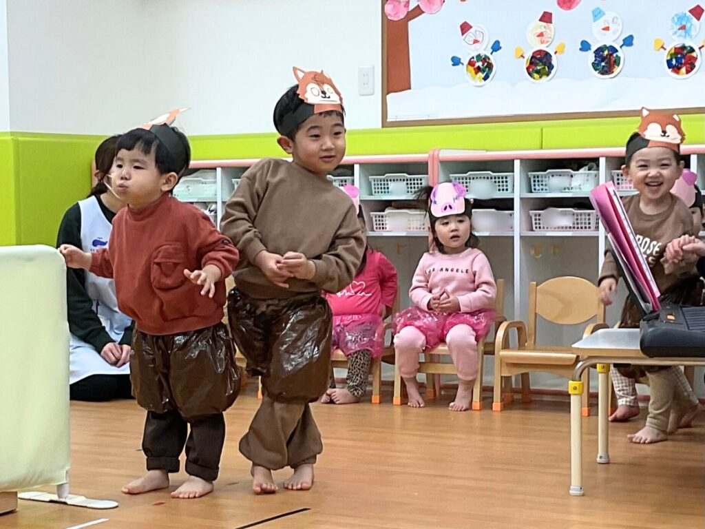 保育園の発表会　劇遊びとハンドベル　大阪　くじら保育園　202602-4