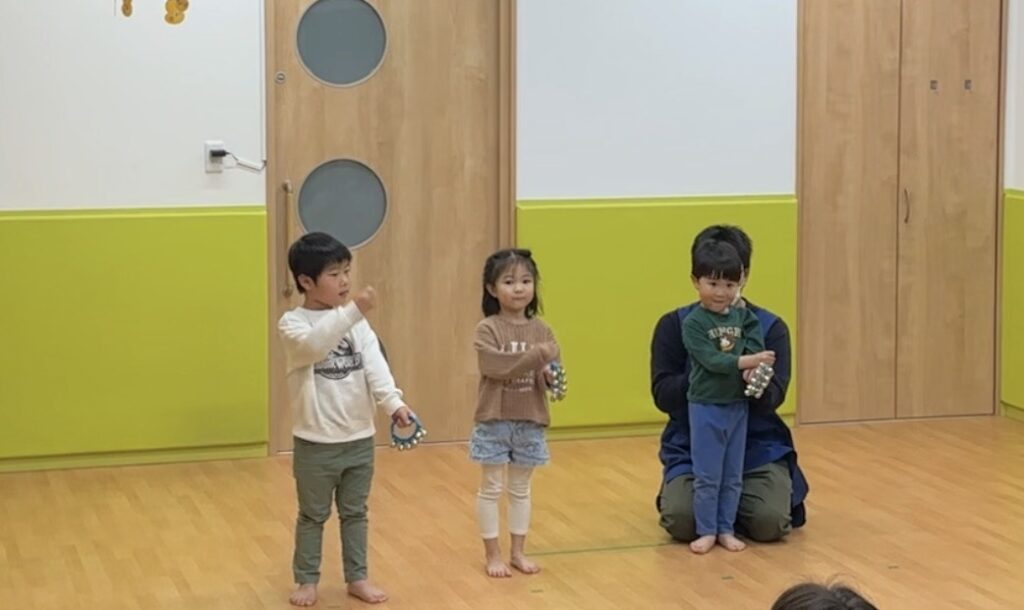 保育園の発表会　劇遊びとハンドベル　大阪　くじら保育園　202602-5