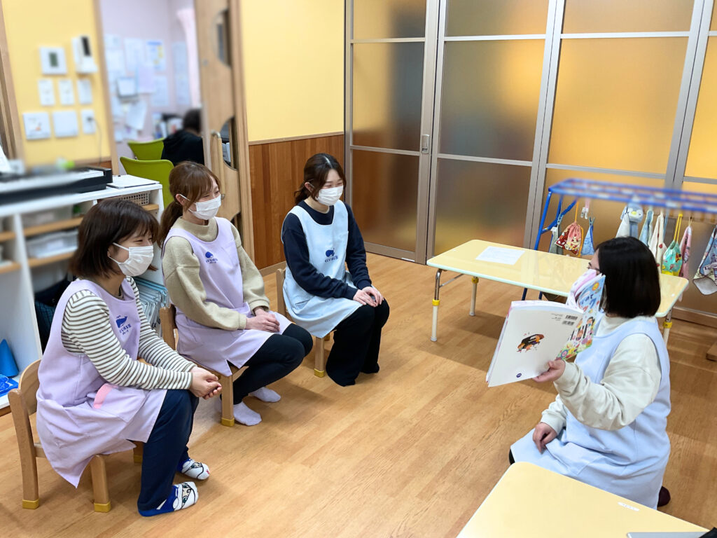 保育園研修でリトミック　大阪　保育園　くじら保育園　2022603-5