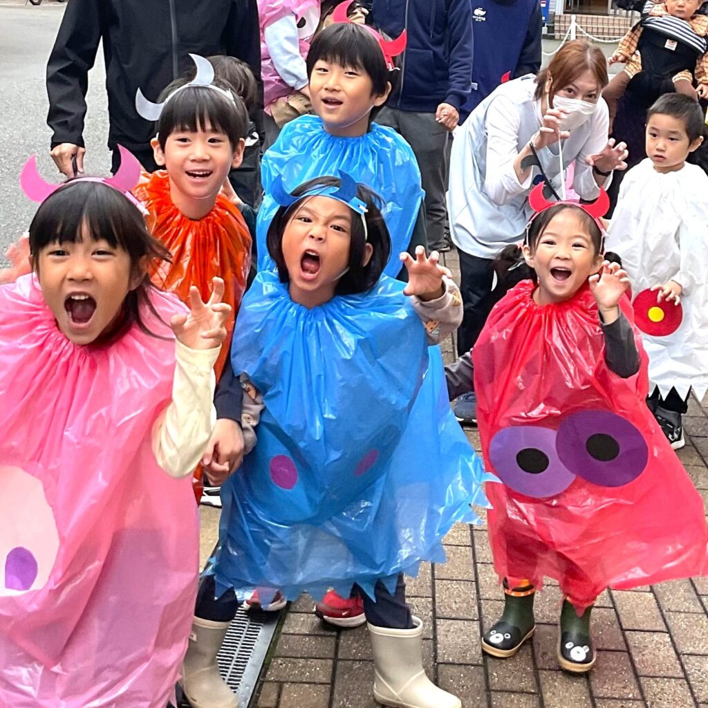 くじら保育園 淀屋橋園のハロウィンで仮装パレード