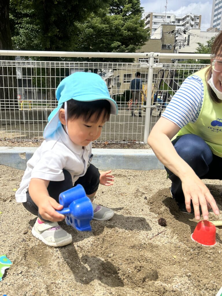 保育園遠足でバラ園と公園へ　大阪　保育園　くじら保育園　202606-1