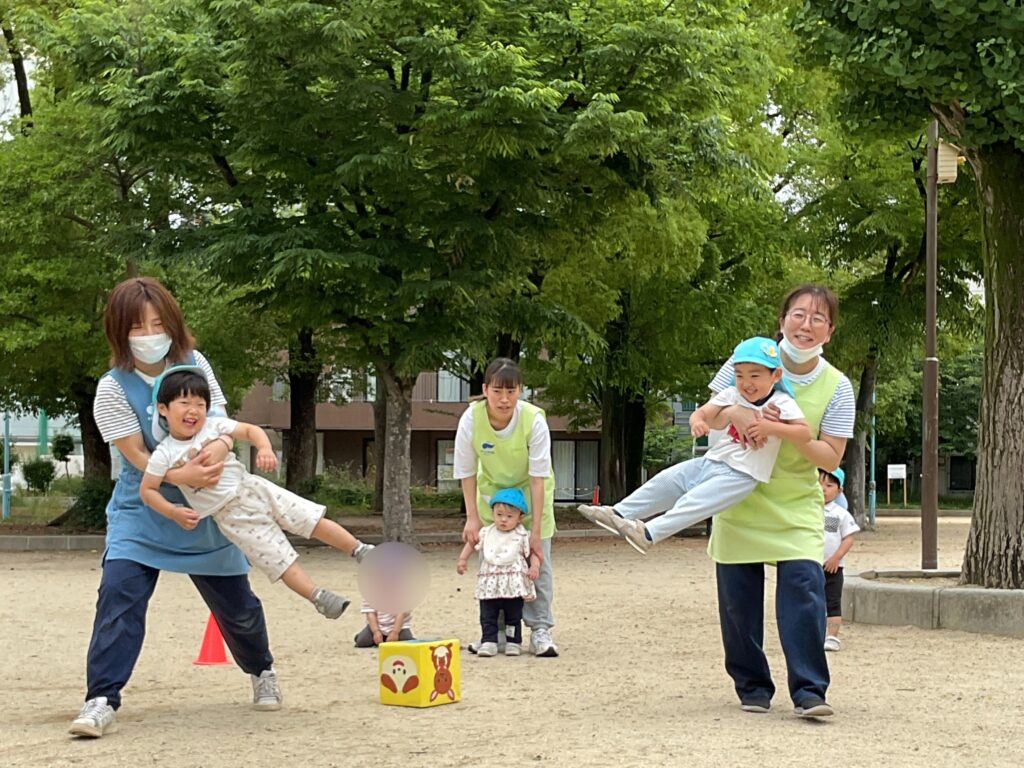 保育園遠足でバラ園と公園へ　大阪　保育園　くじら保育園　202606-3
