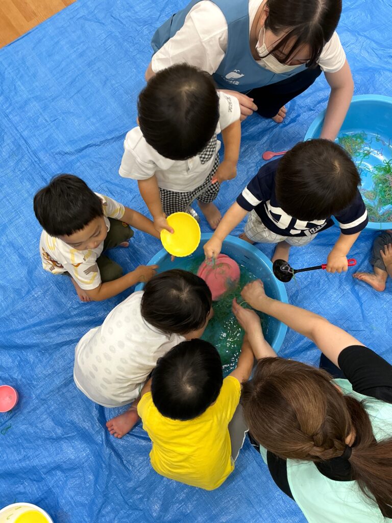 保育園で泡あそびと春雨遊び　くじら保育園　大阪　202607-3